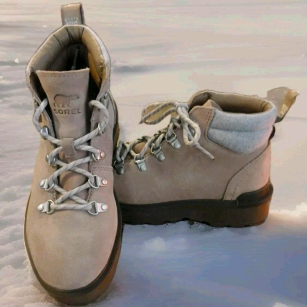 Sorel Women's Hi-Line Hiker Cozy Boots Size 7